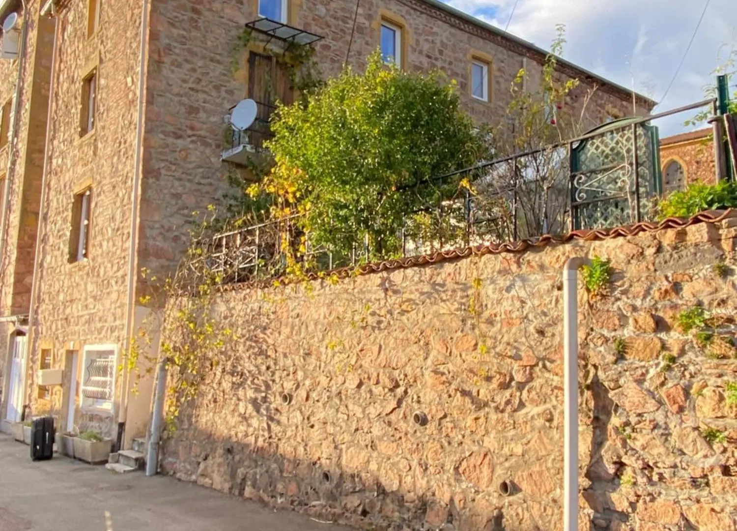 Jolie Maison En Pierres Cuinzier