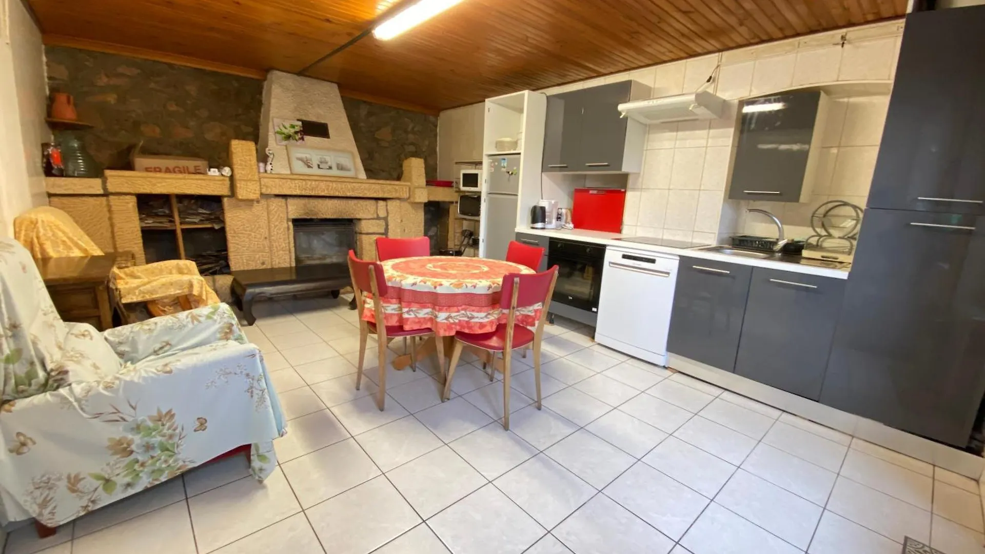 Holiday home Jolie Maison En Pierres Cuinzier France